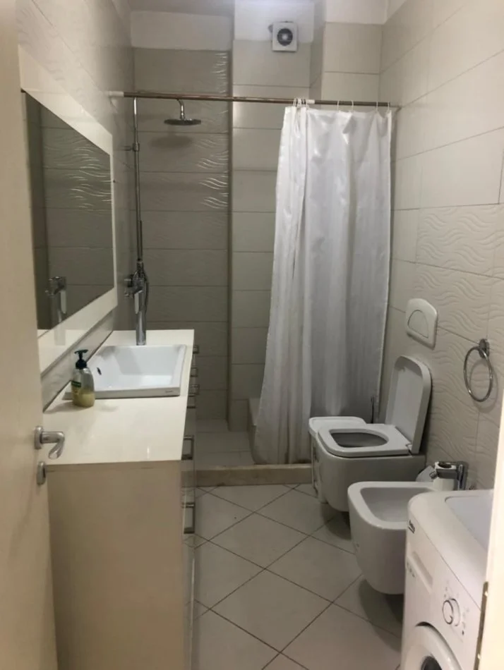 Tirane, jepet me qera apartament 2+1+Ballkon Kati 6, 70 m² 600 € 