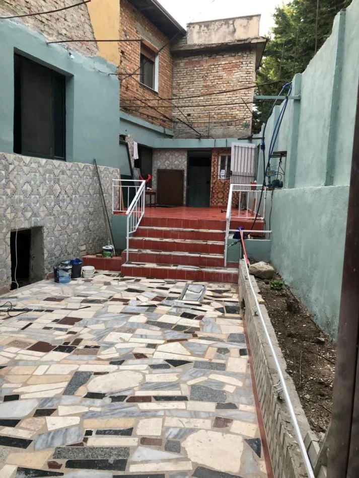 Tirane, jap me qera ambjent biznesi Kati 0, 115 m² (Rr.Ali Demi)