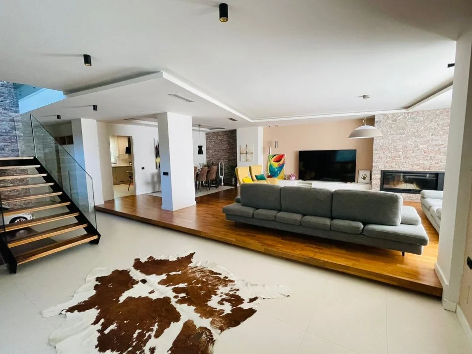 Tirane, jepet me qera Vile 2 Katshe , 4.500 € (Teg)