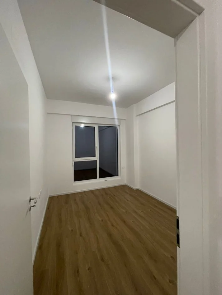 Tirane, jepet me qera apartament 1+1 , 44 m² 