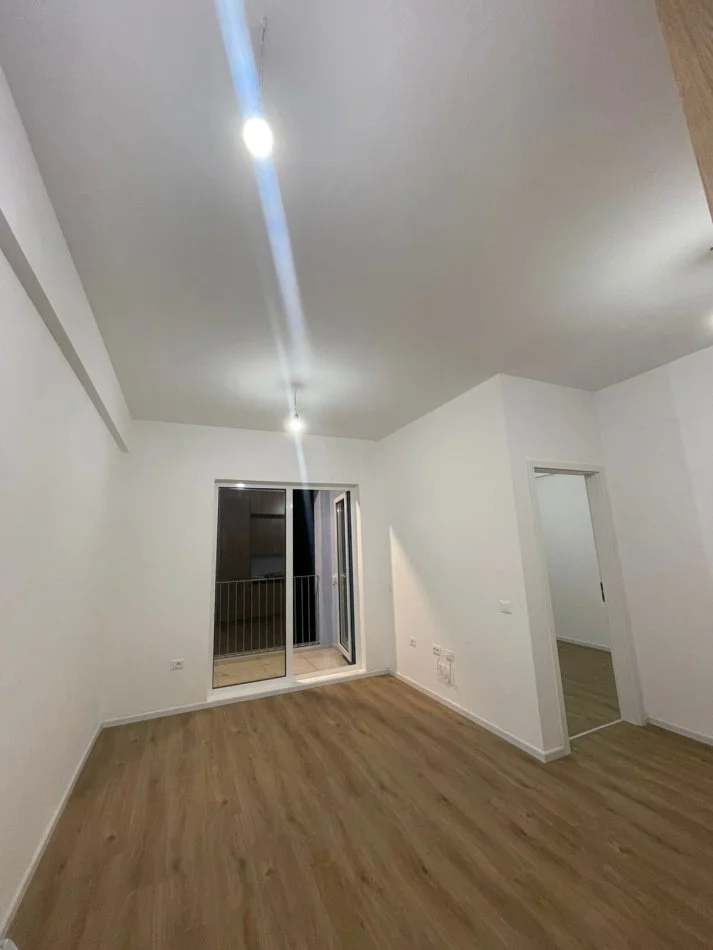 Tirane, jepet me qera apartament 1+1 , 44 m² 