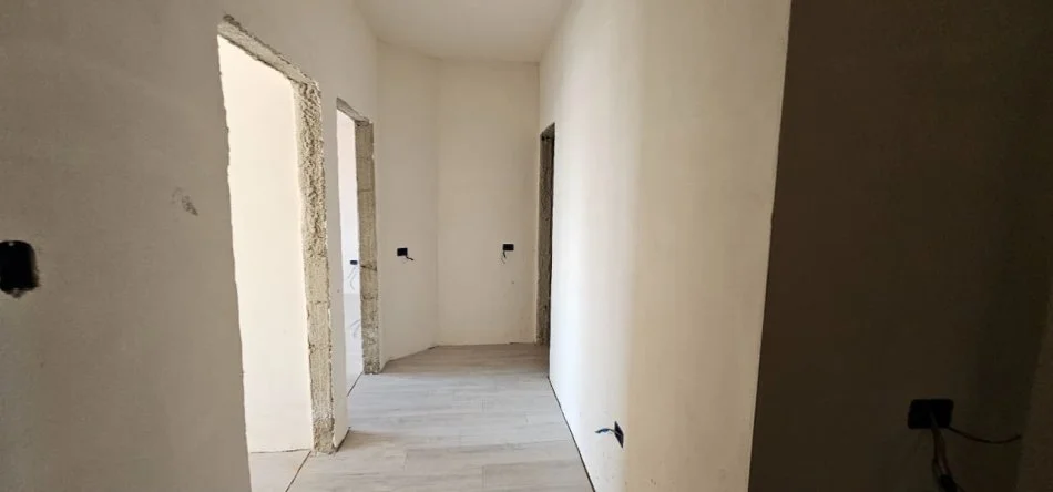 Tirane, shitet apartament 1+1+Ballkon Kati 9, 81 m² 112.400 € (Vila L)