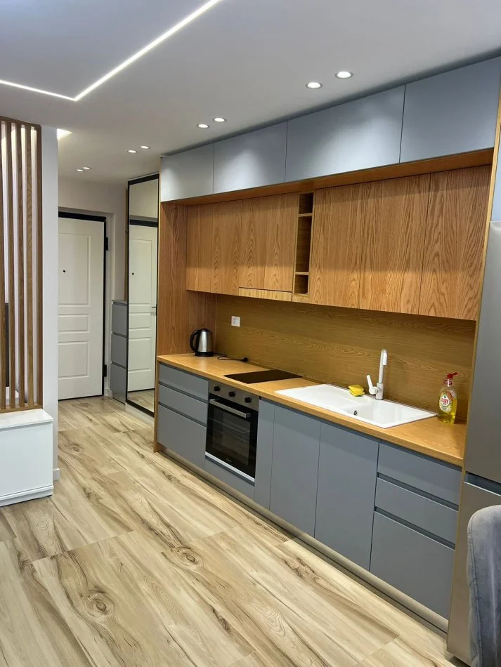 Tirane, jepet me qera apartament 1+1+Ballkon Kati 5, 650 € 