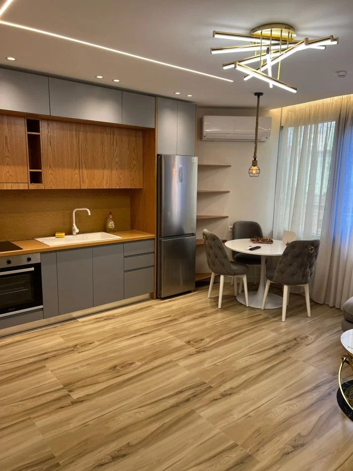 Tirane, jepet me qera apartament 1+1+Ballkon Kati 5, 650 € 