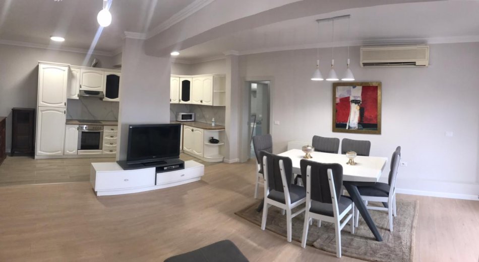 Tirane, jepet me qera apartament 3+1+Aneks+Ballkon Kati 6, 128 m² 1.050 € (QËNDËR PRANË MUZEUT KOMBËTAR)