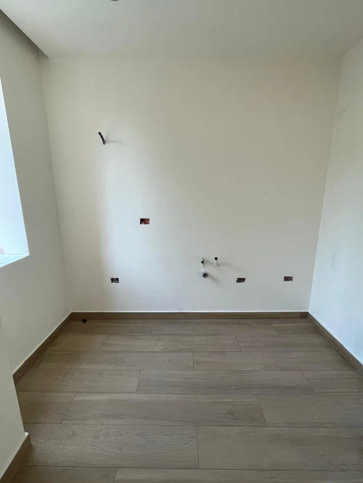 Tirane, shitet apartament 2+1 Kati 1, 90 m² 170.000 € (Oxhaku)