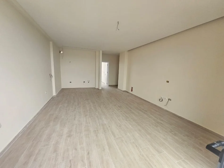 Tirane, shitet apartament 3+1 Kati 8, 135 m² 262.000 € 