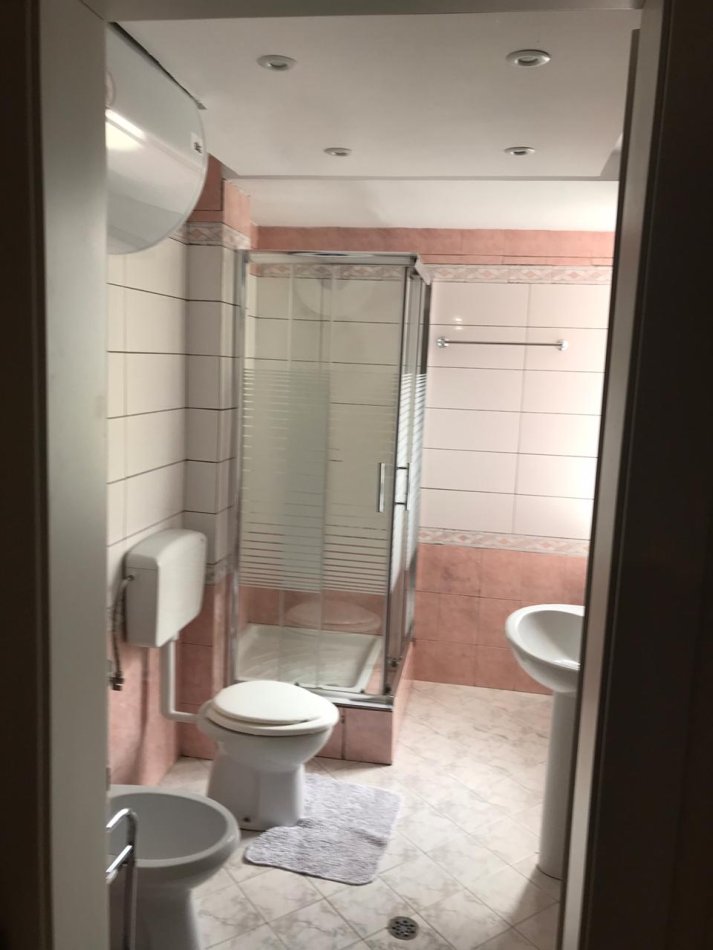 Tirane, jepet me qera apartament 3+1+Aneks+Ballkon Kati 6, 128 m² 1.050 € (QËNDËR PRANË MUZEUT KOMBËTAR)