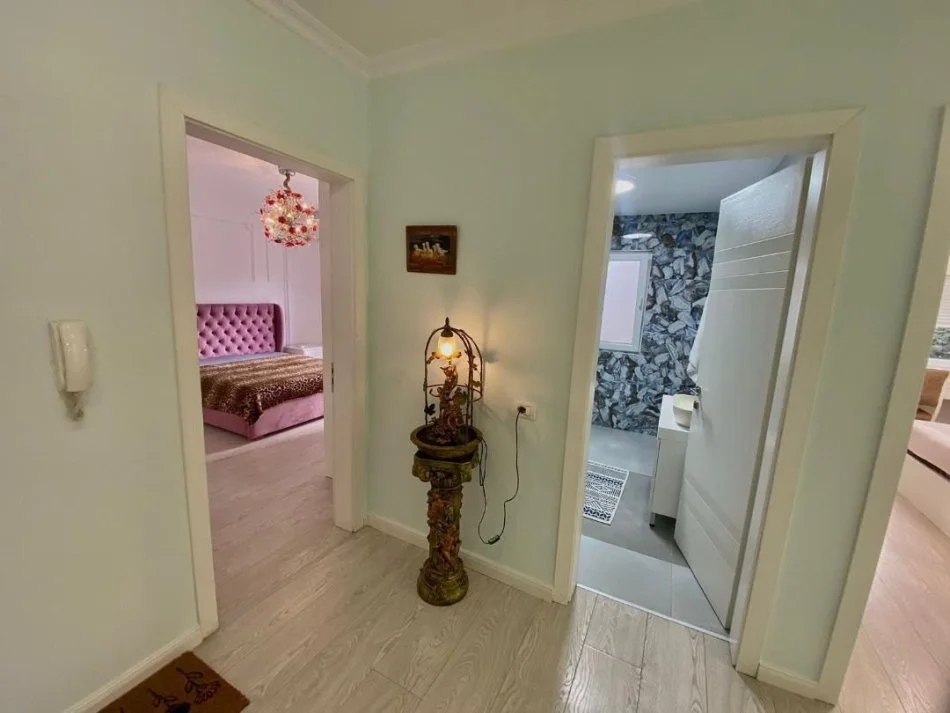 Tirane, jepet me qera apartament 2+1+Ballkon Kati 3, 1.700 € 