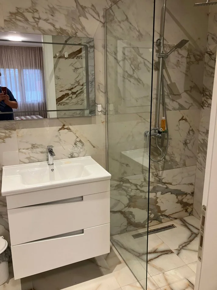 Tirane, jap me qera apartament 3+1+Ballkon Kati 4, 95 m² 800 € (Kopshti botanik)