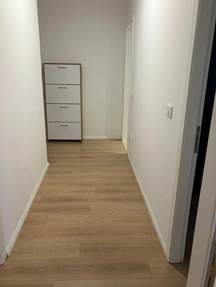 Tirane, jap me qera apartament 3+1+Ballkon Kati 4, 95 m² 800 € (Kopshti botanik)