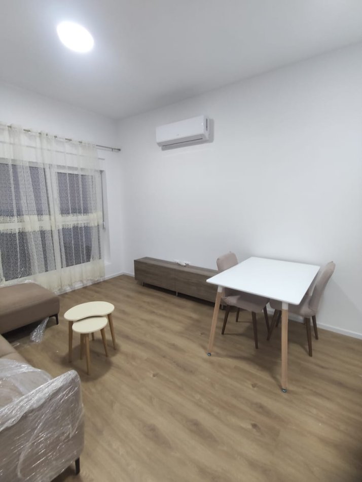 Tirane, jepet me qera apartament 1+1 Kati 7, 60 m² 400 € (Kompleksi Kadiu)