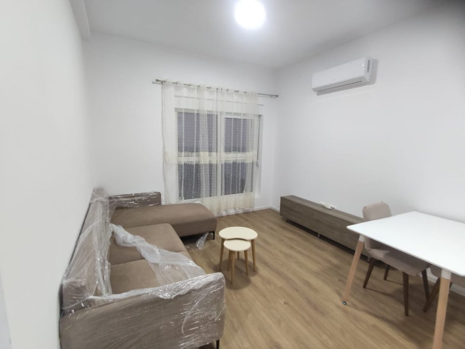 Tirane, jepet me qera apartament 1+1 Kati 7, 60 m² 400 € (Kompleksi Kadiu)
