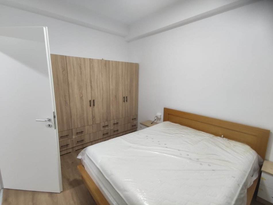 Tirane, jepet me qera apartament 1+1 Kati 7, 60 m² 400 € (Kompleksi Kadiu)