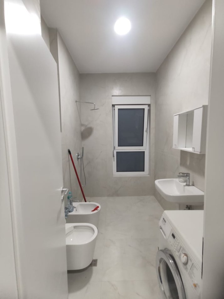 Tirane, jepet me qera apartament 1+1 Kati 7, 60 m² 400 € (Kompleksi Kadiu)