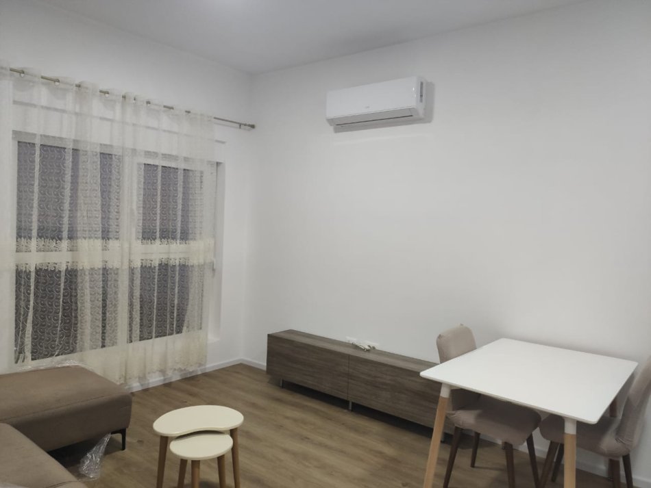 Tirane, jepet me qera apartament 1+1 Kati 7, 60 m² 400 € (Kompleksi Kadiu)