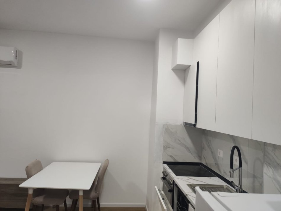 Tirane, jepet me qera apartament 1+1 Kati 7, 60 m² 400 € (Kompleksi Kadiu)