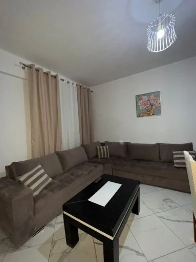 Tirane, jepet me qera apartament 1+1 Kati 1, 60 m² 430 € (Tek Kupola, rruga Pandi Dardha)