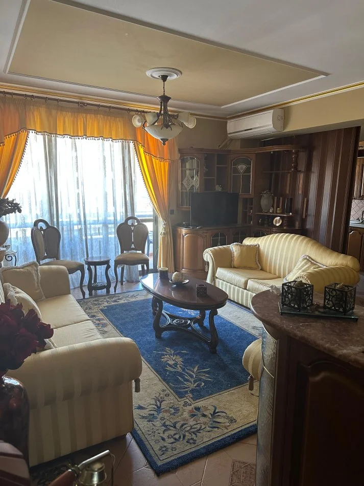 Tirane, jepet me qera apartament 2+1+Aneks+Ballkon Kati 6, 