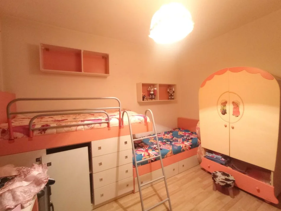 Tirane, jepet me qera apartament 4+1+Aneks+Ballkon Kati 4, 200 m² (zogu i zi)