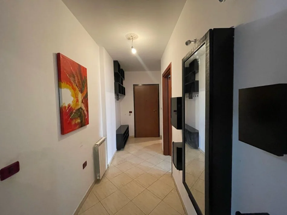 Tirane, jepet me qera apartament 4+1+Aneks+Ballkon Kati 4, 200 m² (zogu i zi)