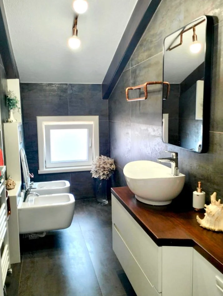 Tirane, jepet me qera 3+1+Aneks+Ballkon Kati 2, 210 m² 