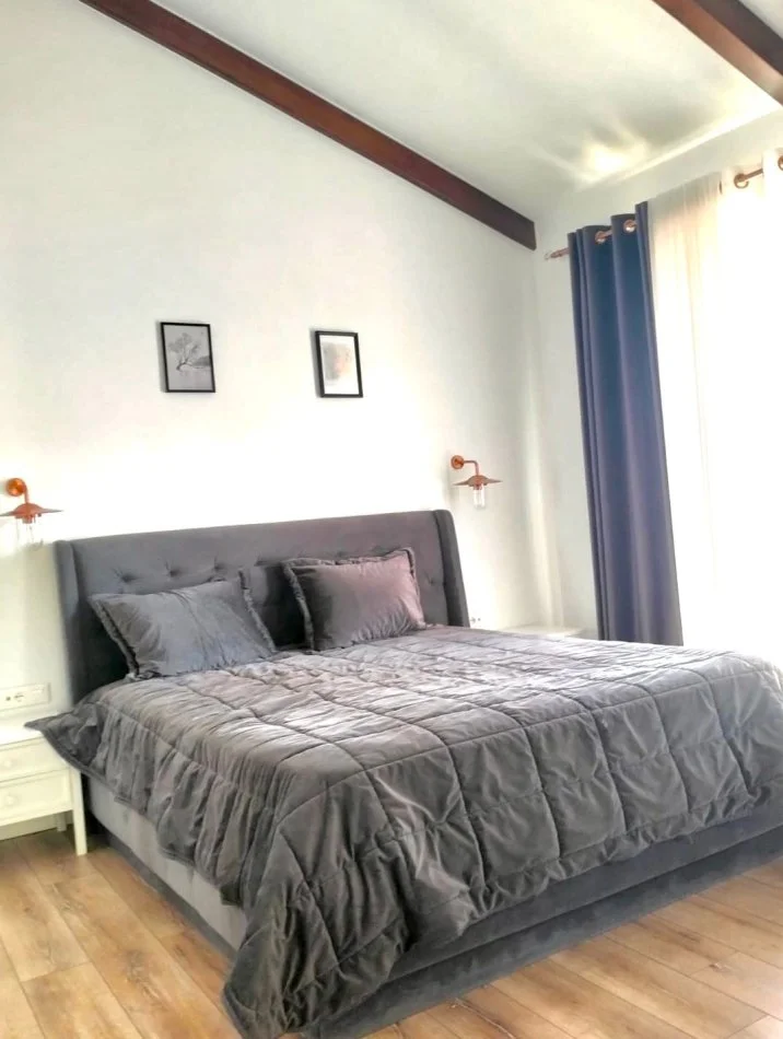 Tirane, jepet me qera 3+1+Aneks+Ballkon Kati 2, 210 m² 