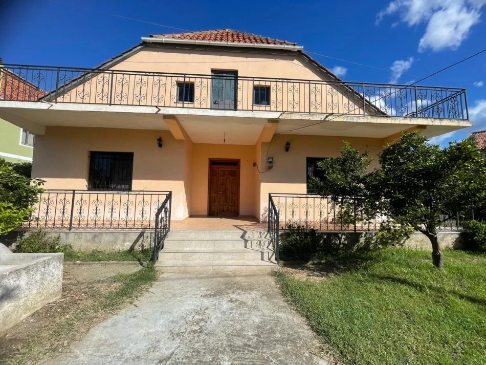 Tirane, jepet me qera shtepi 3+1+Ballkon Kati 2, 300 € (Mezez Fushe, Kashar)