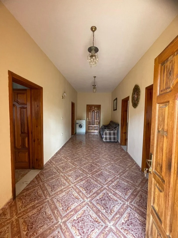 Tirane, jepet me qera shtepi 3+1+Ballkon Kati 2, 300 € (Mezez Fushe, Kashar)