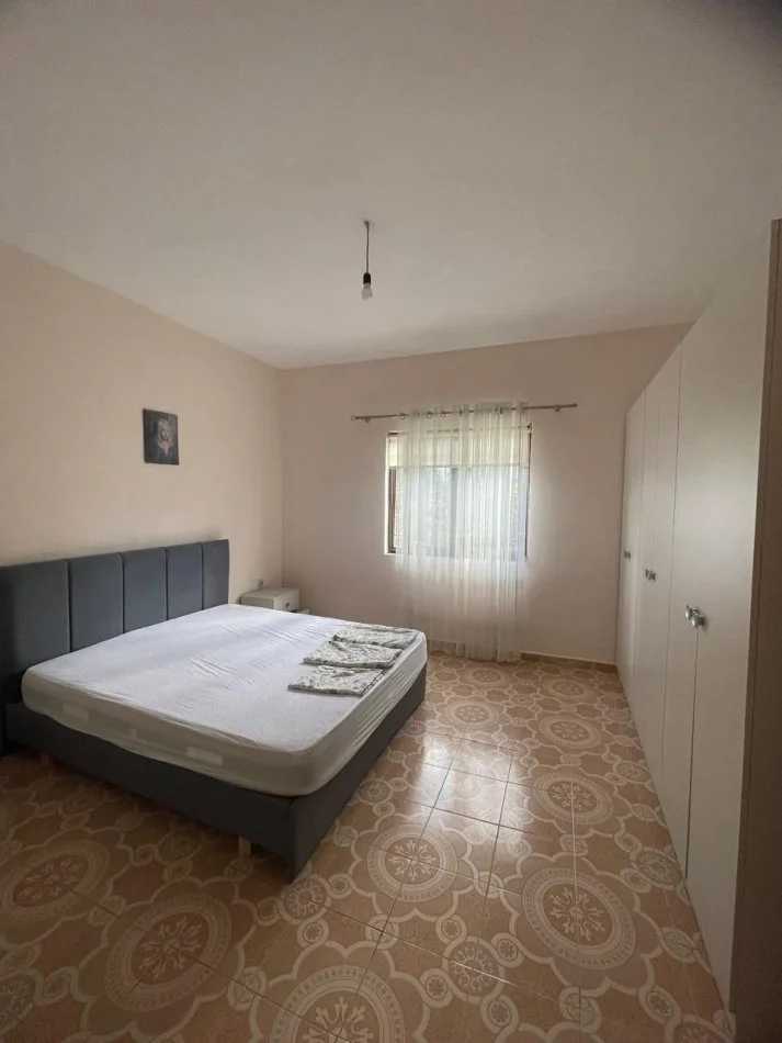 Tirane, jepet me qera shtepi 3+1+Ballkon Kati 2, 300 € (Mezez Fushe, Kashar)