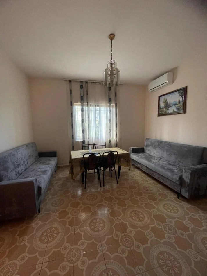 Tirane, jepet me qera shtepi 3+1+Ballkon Kati 2, 300 € (Mezez Fushe, Kashar)