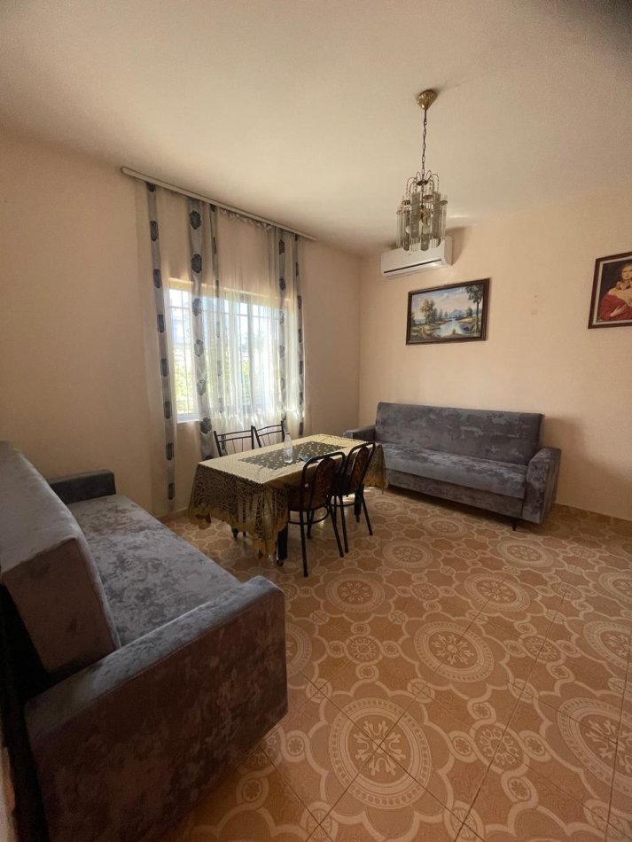 Tirane, jepet me qera shtepi 3+1+Aneks+Ballkon Kati 0,