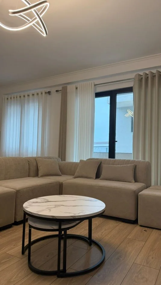 Tirane, jepet me qera apartament 2+1+Aneks+Ballkon Kati 5, 98 m² 800 € (Kodra e Diellit, tek hyrja e rezidences Kodra e Dillit 1)