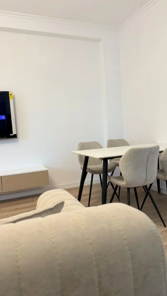 Tirane, jepet me qera apartament 2+1+Aneks+Ballkon Kati 5, 98 m² 800 € (Kodra e Diellit, tek hyrja e rezidences Kodra e Dillit 1)