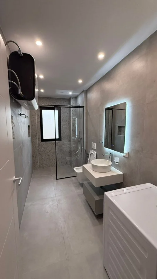 Tirane, jepet me qera apartament 2+1+Aneks+Ballkon Kati 5, 98 m² 800 € (Kodra e Diellit, tek hyrja e rezidences Kodra e Dillit 1)