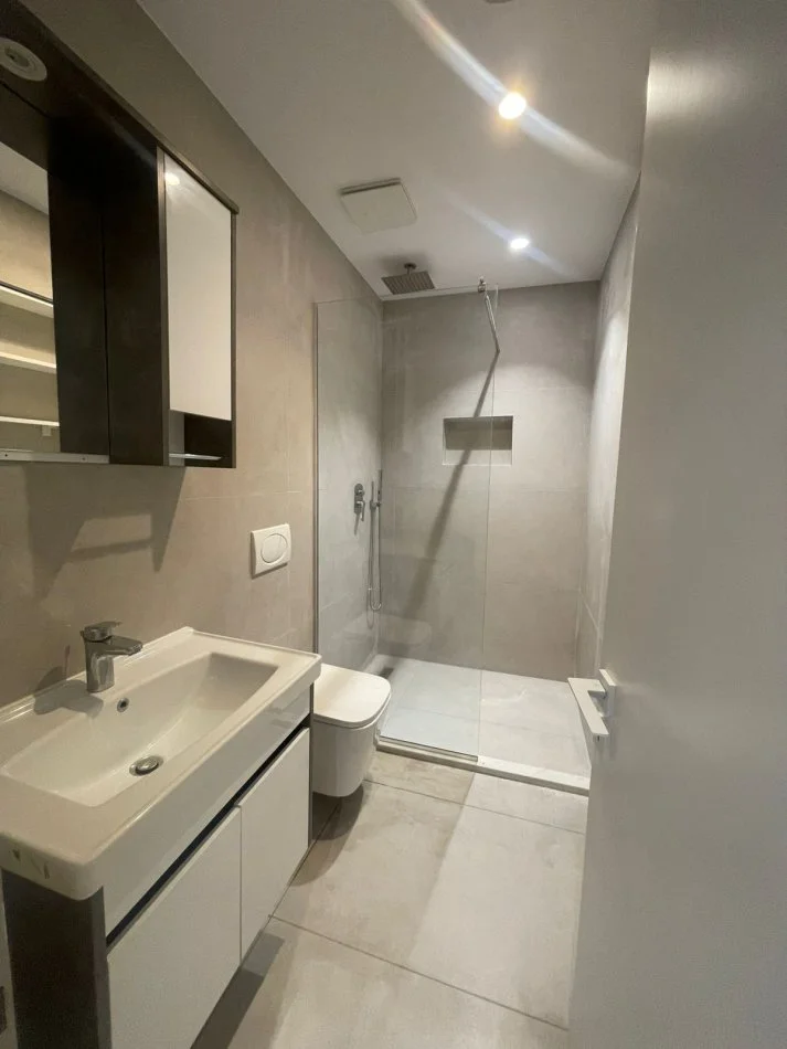 Tirane, jepet me qera apartament 1+1+Aneks+Ballkon Kati 4, 50 m² 550 € (Perball Harry Fultz, Pran Zogut te Zi.)