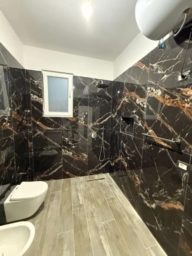 Tirane, jepet me qera apartament 2+1 Kati 1, 120 m² 350 € (tek Top Channel)