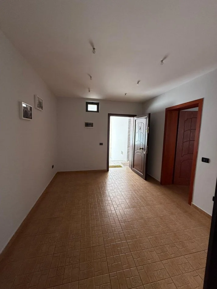 Tirane, jepet me qera apartament 2+1+Ballkon Kati 3, 750 € 
