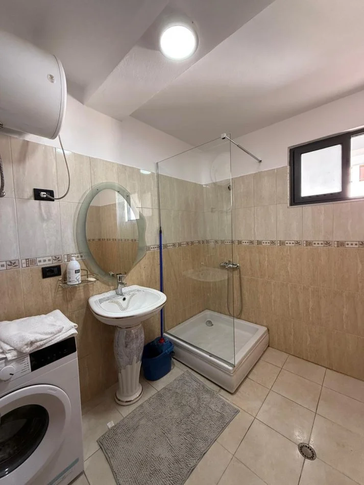 Tirane, jepet me qera apartament 2+1+Ballkon Kati 3, 750 € 