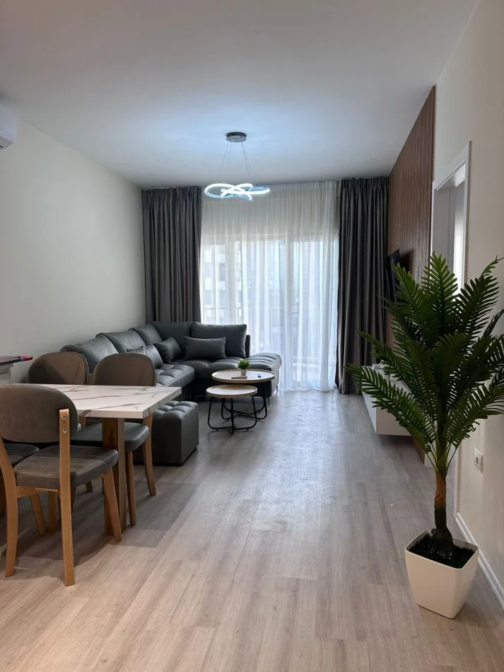Tirane, jepet me qera apartament 2+1+Ballkon , 76 m² 1.000 € 