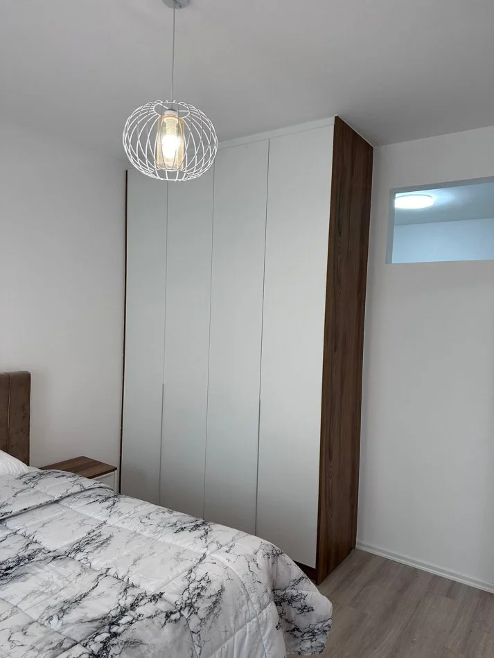 Tirane, jepet me qera apartament 2+1+Ballkon , 76 m² 1.000 € 