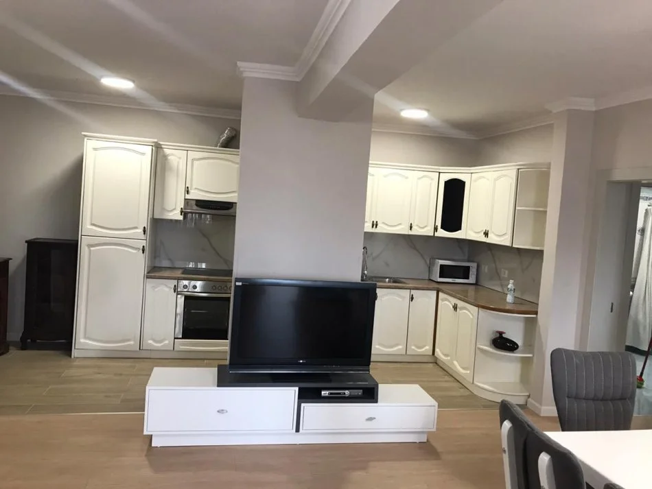 Tirane, jepet me qera apartament 2+1+Ballkon Kati 6, 125 m² 1.000 € 