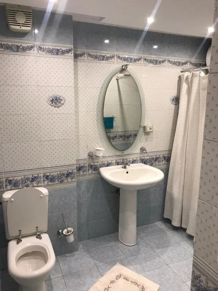 Tirane, jepet me qera apartament 2+1+Ballkon Kati 6, 125 m² 1.000 € 