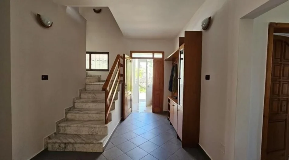 Tirane, jepet me qera Vile 2 Katshe , 210 m² 1.800 € 