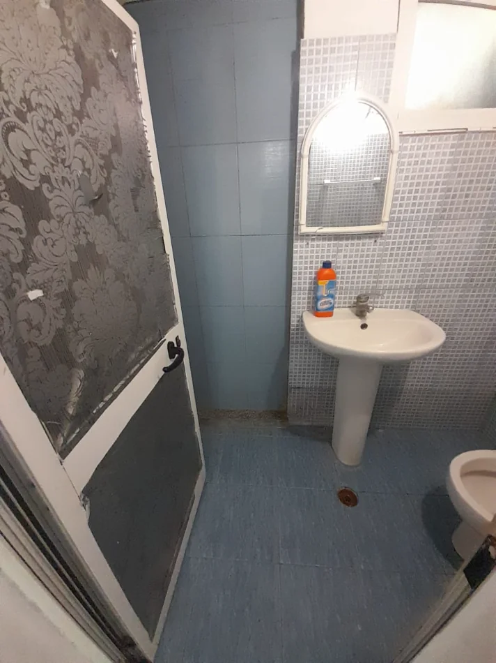 Tirane, jepet me qera Garsonier, Kati 1, 40 m², Çmimi 30.000 Lekë të Reja, Tek Globe ,Rruga Kavajës,Tiranë