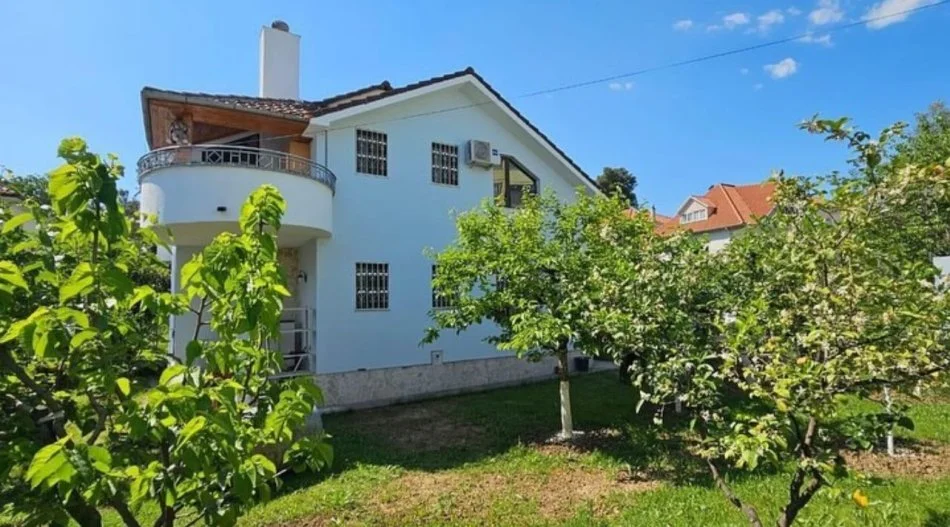 Tirane, jepet me qera Vile 2 Katshe , 210 m² 1.800 € 