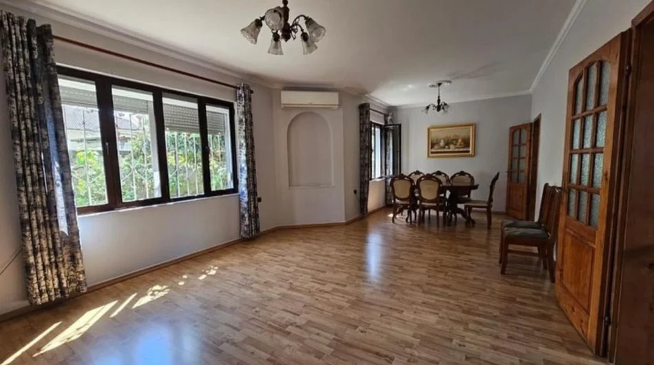 Tirane, jepet me qera Vile 2 Katshe , 210 m² 1.800 € 