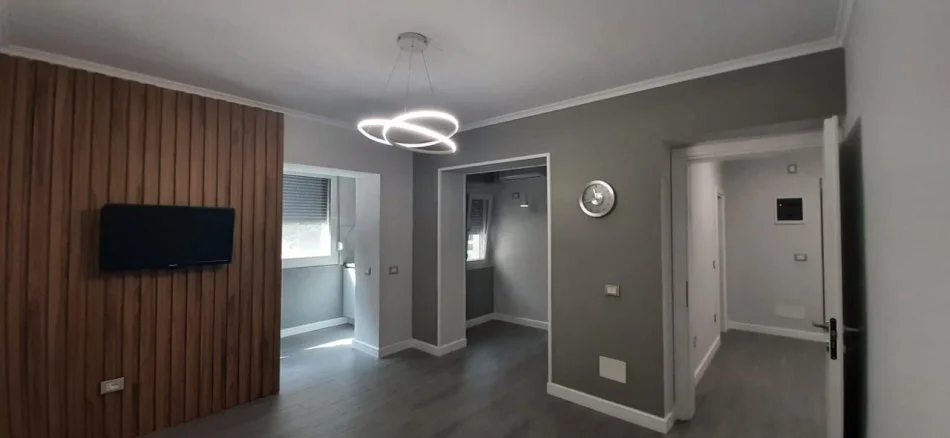 Tirane, jepet me qera apartament 1+1 Kati 1, 58 m² 600 € (Rruga Thanaz ziko)