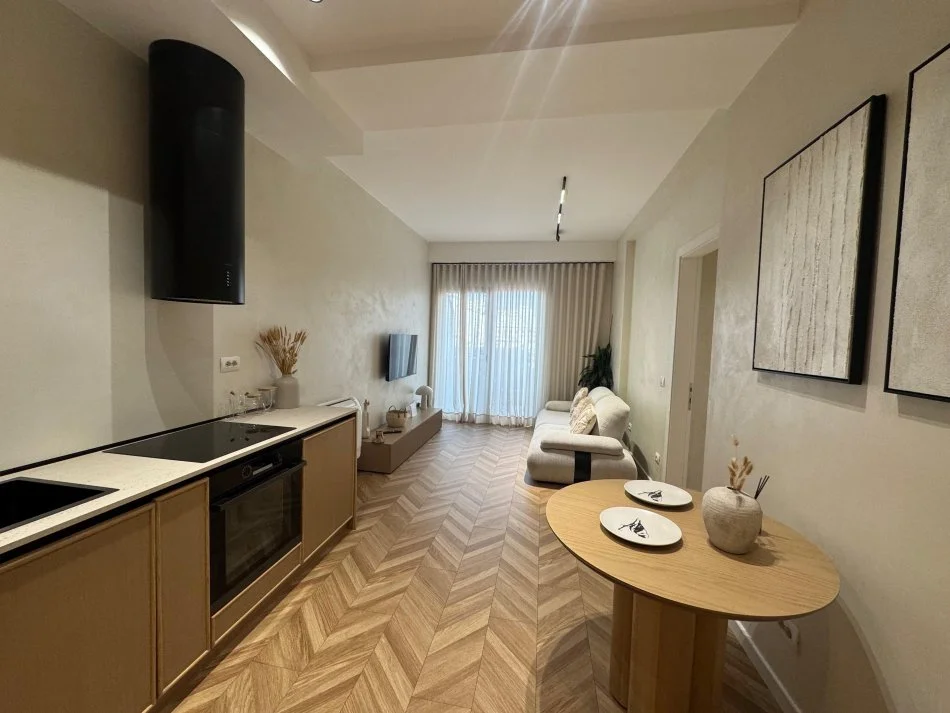 Tirane, shitet apartament 1+1 Kati 2, 70 m² 210.000 € (Rruga e kavajës)