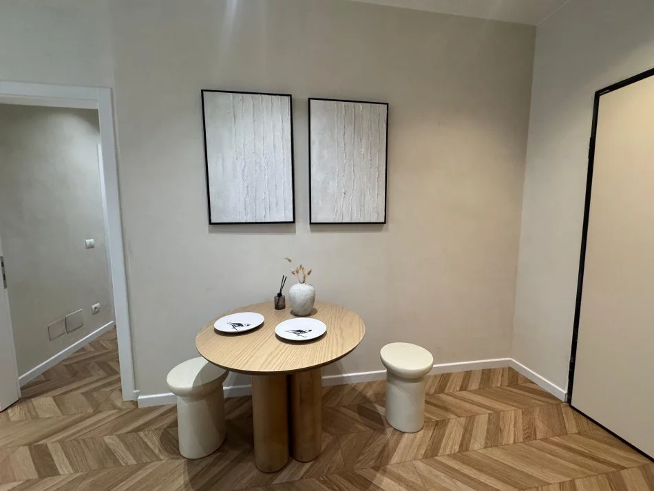 Tirane, shitet apartament 1+1 Kati 2, 70 m² 210.000 € (Rruga e kavajës)